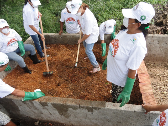 Gestão Participativa dos Resíduos Sólidos compostagem.JPG